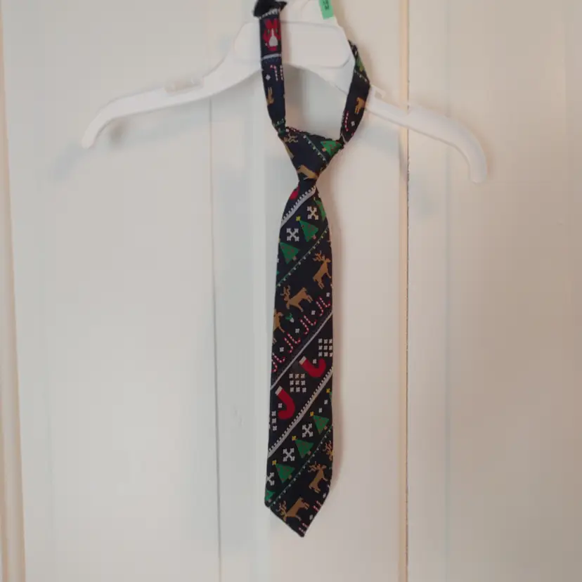 Kids- Brand: Gymboree. Size 0-24 months. Velcro tie. Material- 100% polyester. No callouts.