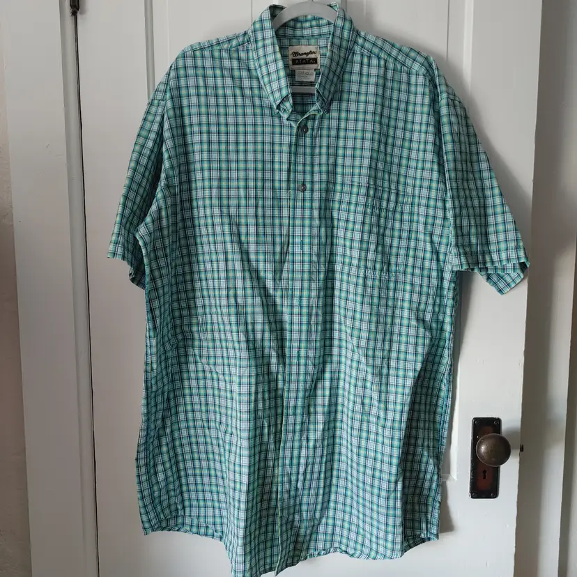 Men's Top- Brand: Wrangler- Riata. Size 2XL Tall. Plaid top. Material: 55% cotton, 45% polyester. No condition issues.