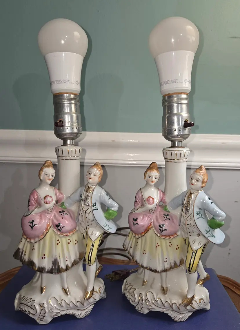 Vintage Boudior lamps (pair) both work
