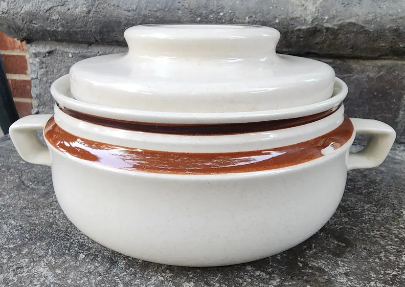 Vintage Chateau Stoneware Bean Pot Covered Casserole Dish. Japan . 70s era