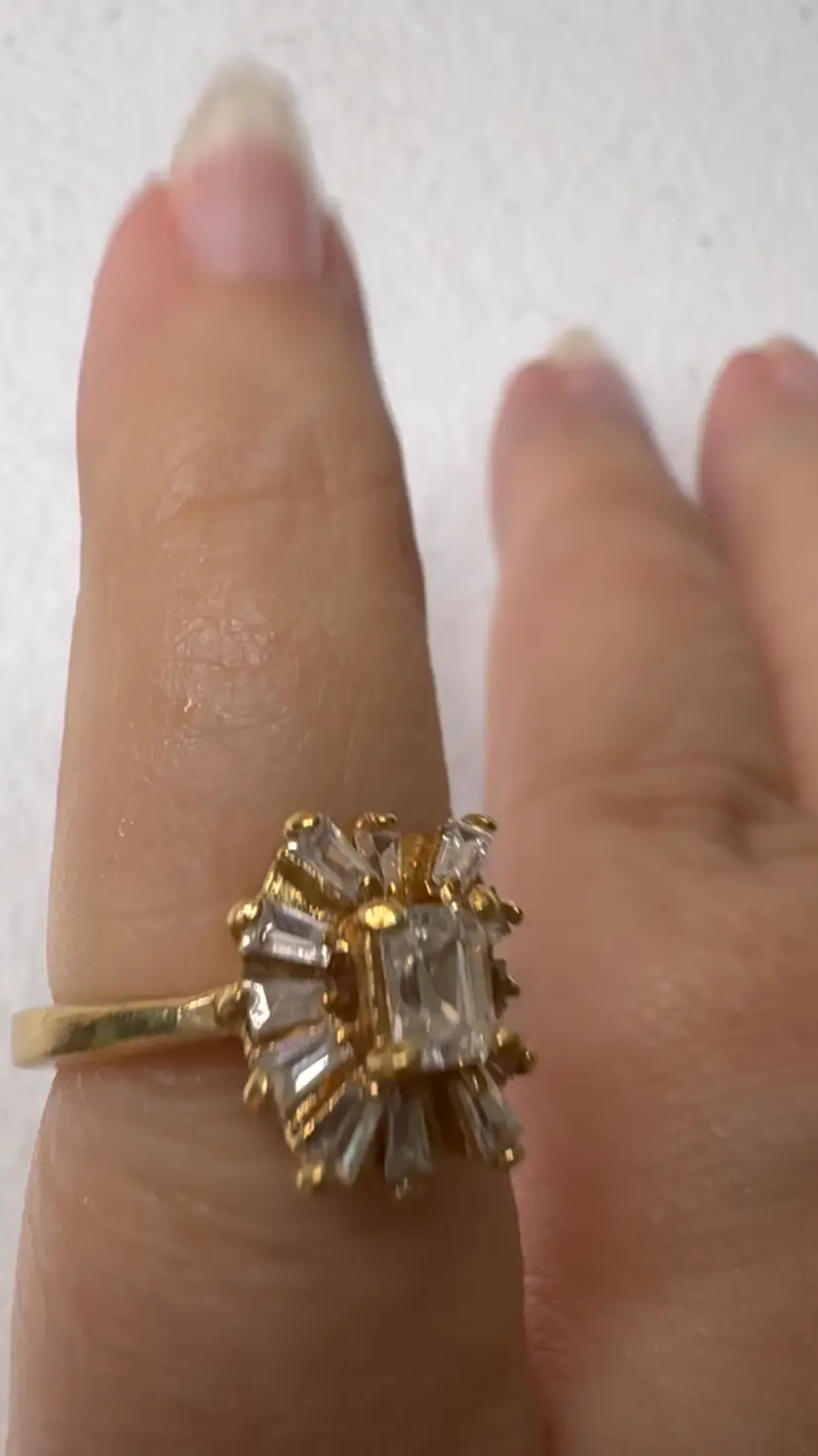 Vintage 14K HGE CZ Lind Ring Size 4 3/4 BIN BASH SALE