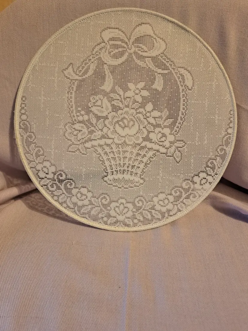 Wire-rimmed 12" Doily Basket