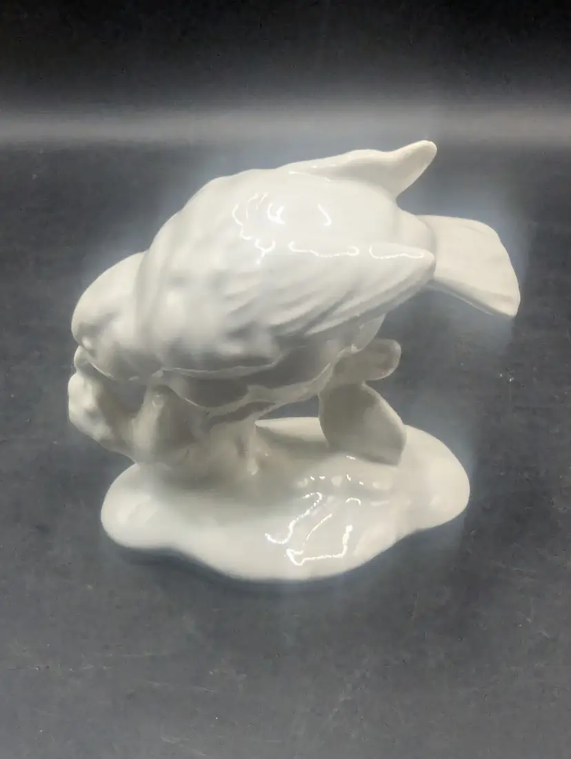 Vintage Pennsbury Pottery #111 Chikadee All White Bird.