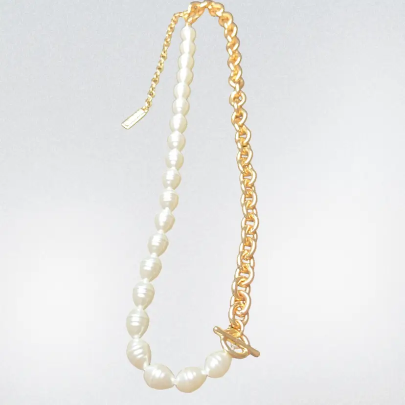 16” - 19” Faux Pearl Gold Tone Sugarfix Necklace!