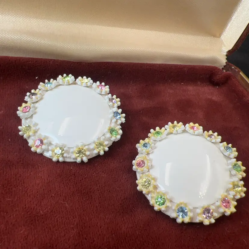 Vintage Mid Century Pastel Flower Dome Clip On Earrings 1.25”