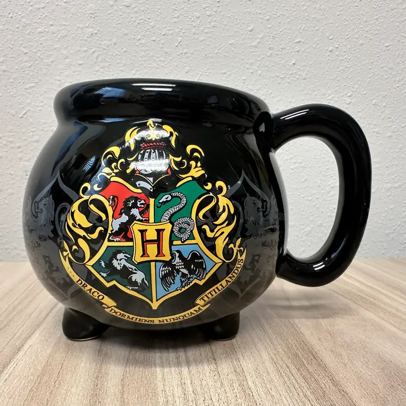 Harry Potter 20 Oz Black Cauldron Coffee Mug Hogwarts School Crest Ceramic Cup