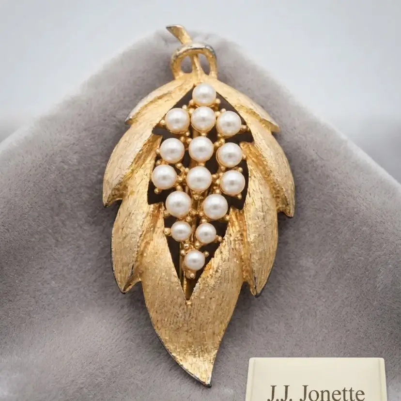 J.J. Jonette Gold Tone Leaf & Faux Pearl Cluster Brooch Pin Statement Jewelry