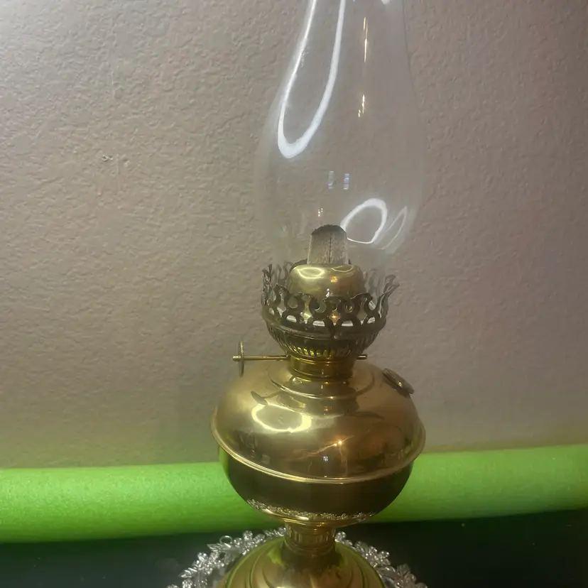 VTG brass oil or kerosene 16” Tall table lamp with a clear glass hurricane chimney