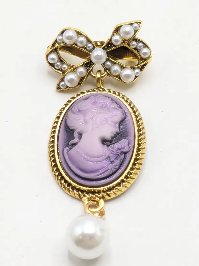 Gold Tone Purple Cameo Brooch with Bow and Faux Pearls NWOT