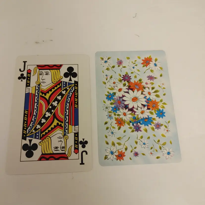 1 Single Swap Card - Playing Card. Floral. Vintage. Kent Starcraft Products. Made in MN. Dimension 2.5 x 3.5. Read description.
