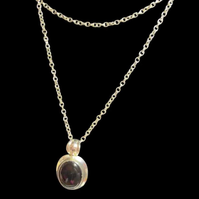 25 Inch Silver Tone Chain With A Black Pendant In The Middle And A Tag That Has George Printing On It
