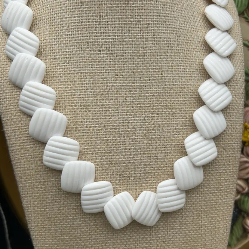 Vintage White Ribbed Plastic Bead Necklace 18” Mod Statement Jewelry