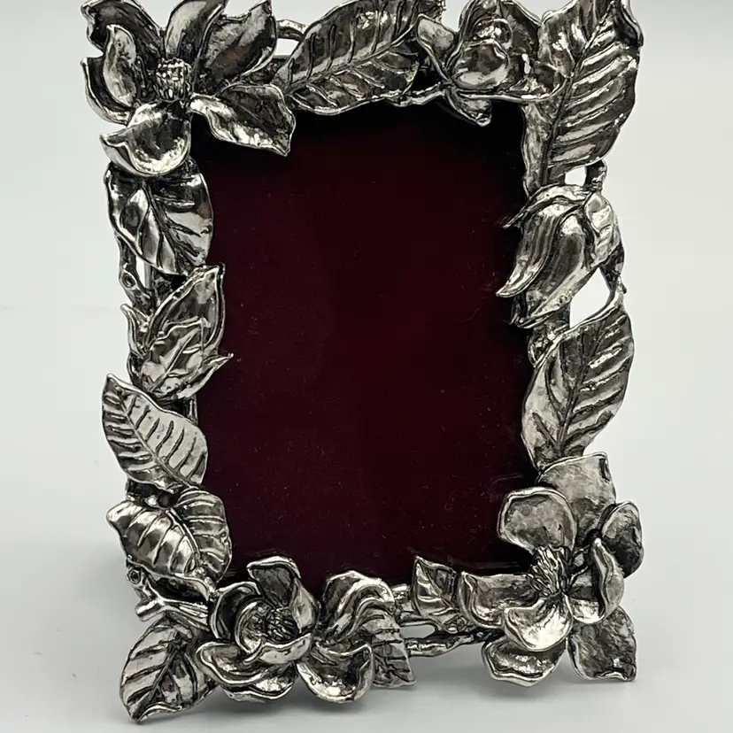Aurthur Court Magnolia Picture Frame