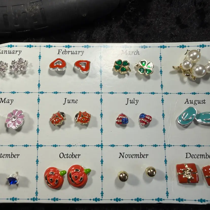 Nos Holiday Post Pierced Earrings 12 Pair