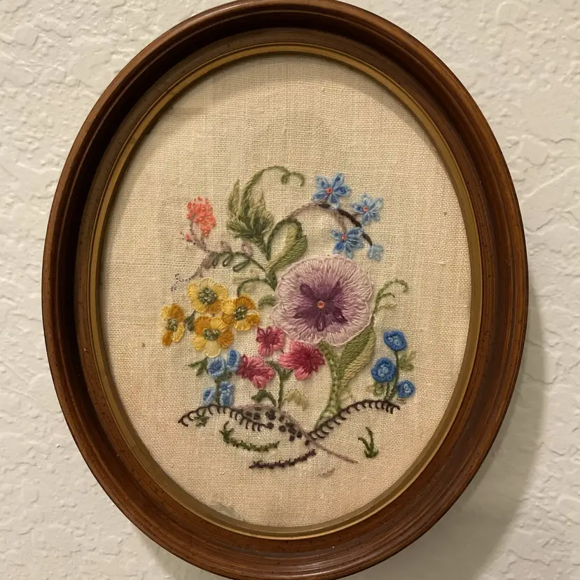 🍁Hand-embroidered Stitched Bouquet In Oval Wood Frame