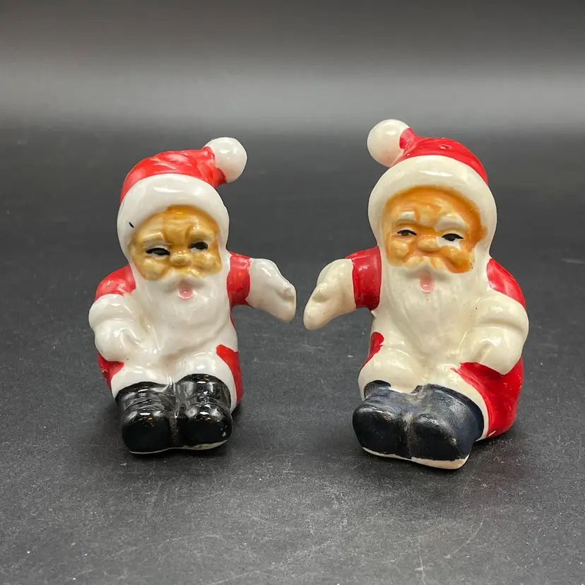 Santa Claus Salt & Pepper Shakers VTG Kitsch Kitschy Christmas Decor Set of 2