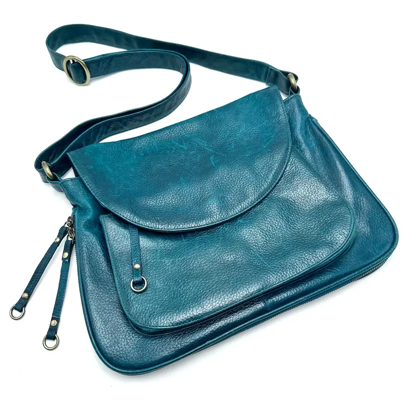 Latico Teal Pebbled Leather Shoulder Crossbody Bag Handbag Purse Expandable 14 X 10 48” Strap