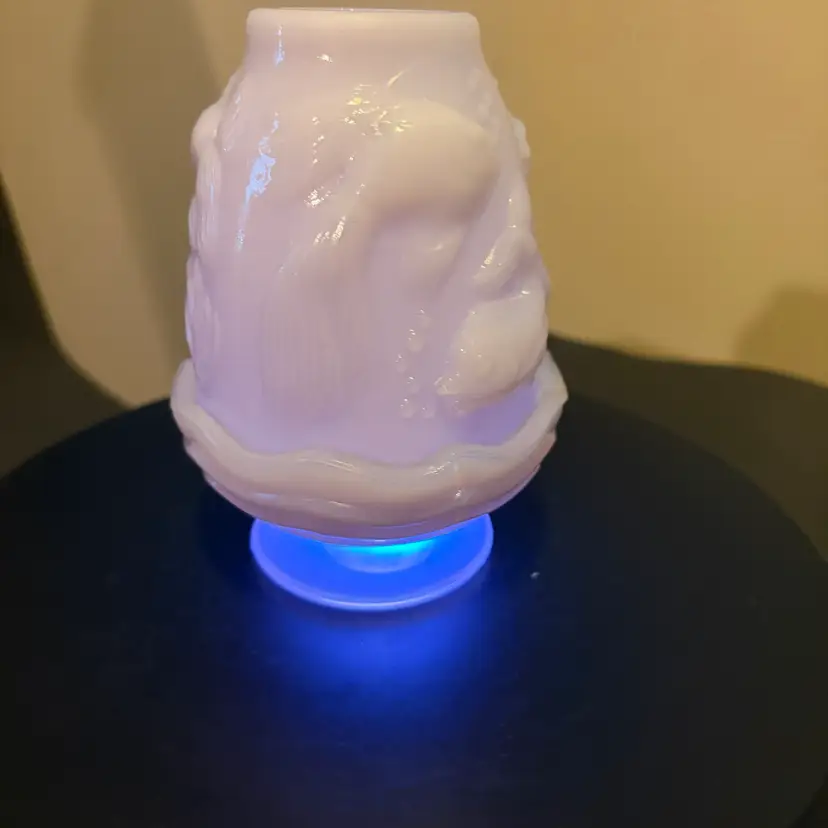 26. VTG Fenton Lilac Atlantis Fairy Lamp HTF