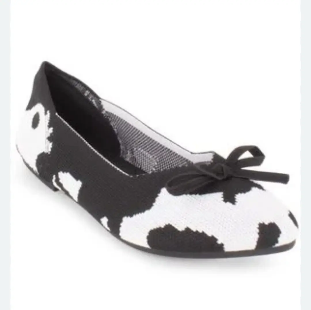 Tahari Tortuga knit slip-on flats in black & white