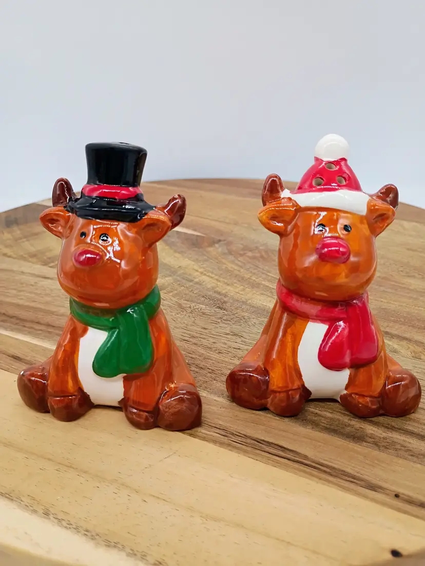 Mikasa Celebrations Ceramic Reindeer Salt & Pepper Shakers Christmas Seasonal.