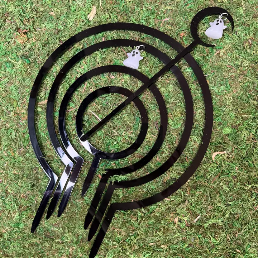 Ghostie Trellis & Stake Set