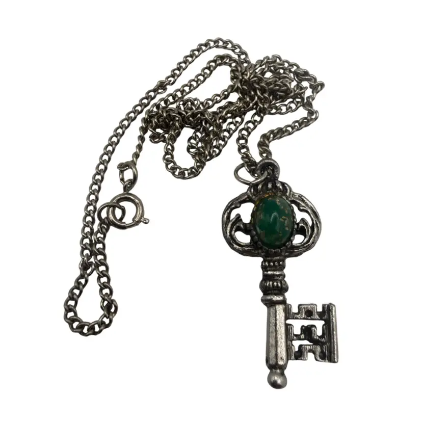 Vintage Key Pendent - 17 Inches