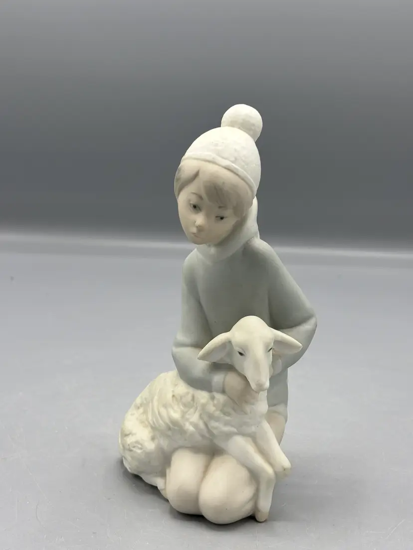 Vintage Lladro Shepard with lamb figure