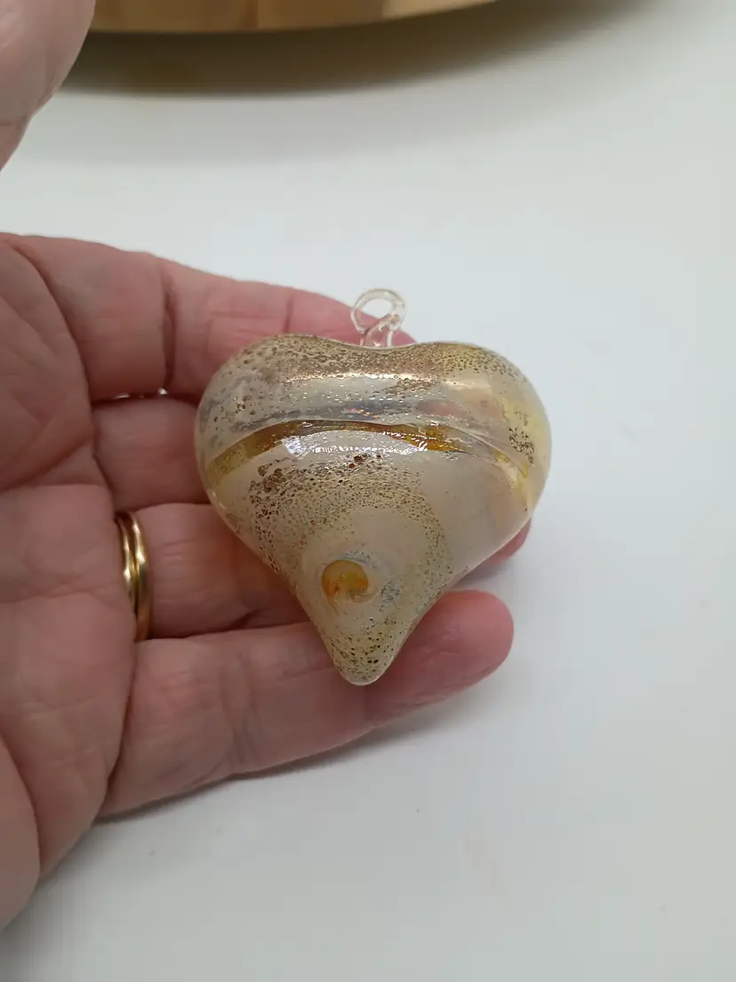 Glass Of Venice Murano Small Blown Glass Heart Ornament Cream/ Tan & Gold Opalescent.