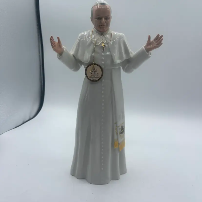 ROYAL DOULTON HIS HOLINESS POPE JOHN PAUL II FIGURINE HN2888 10.25”