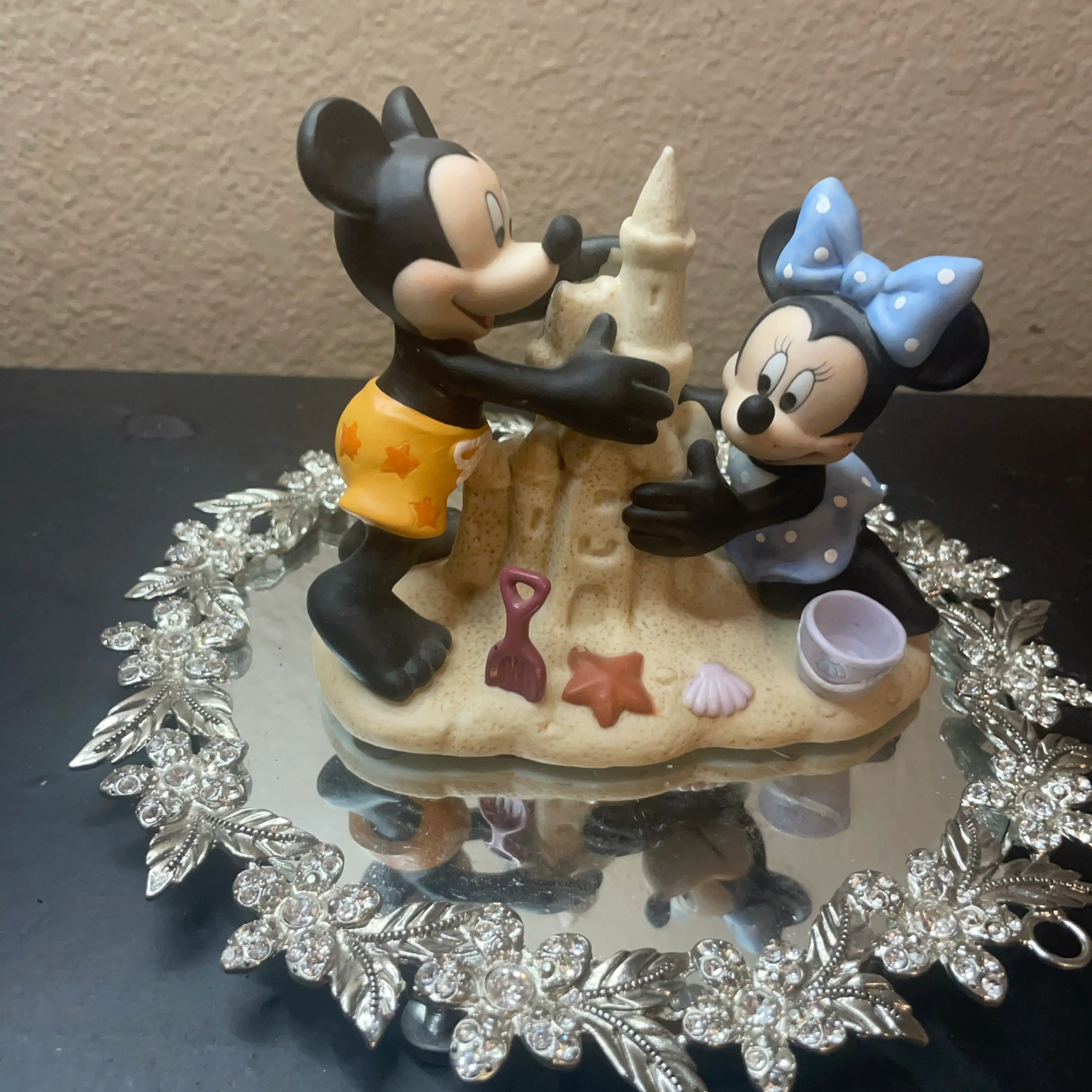 Image 2 of 6