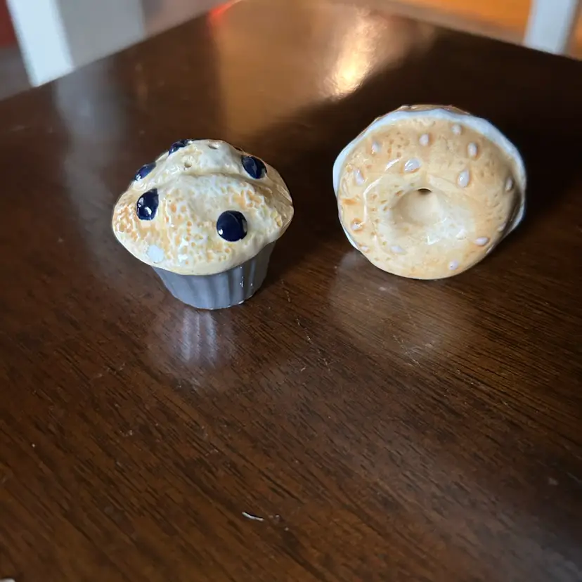 Muffin And Bagel Shaker