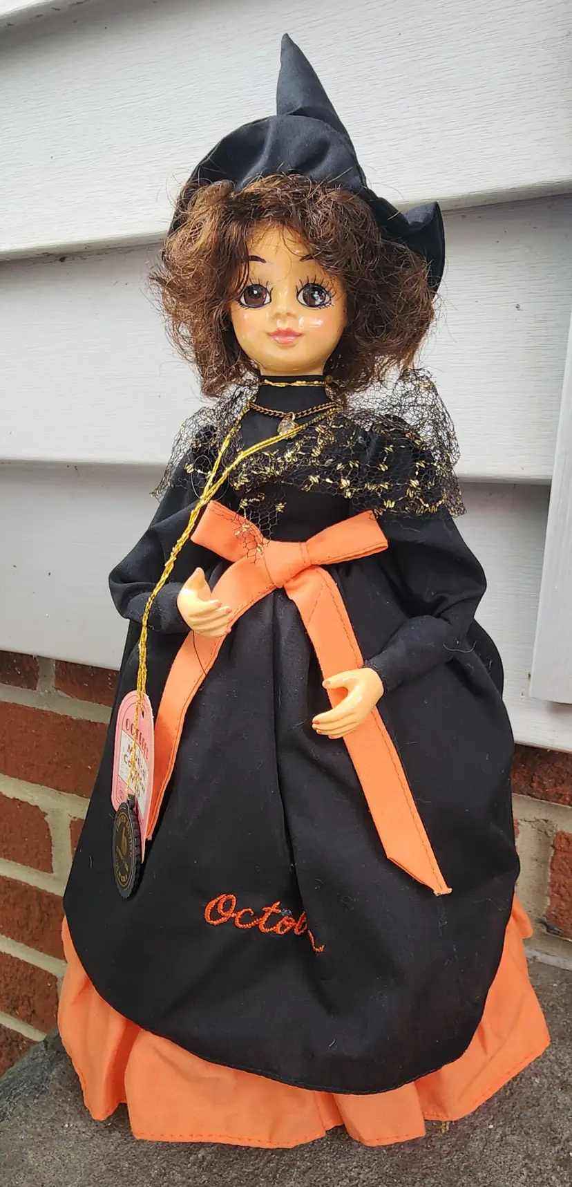 Brinn's Vintage 1986 October Musical Calendar  Miss Witch Plays "Autumn Leaves"
