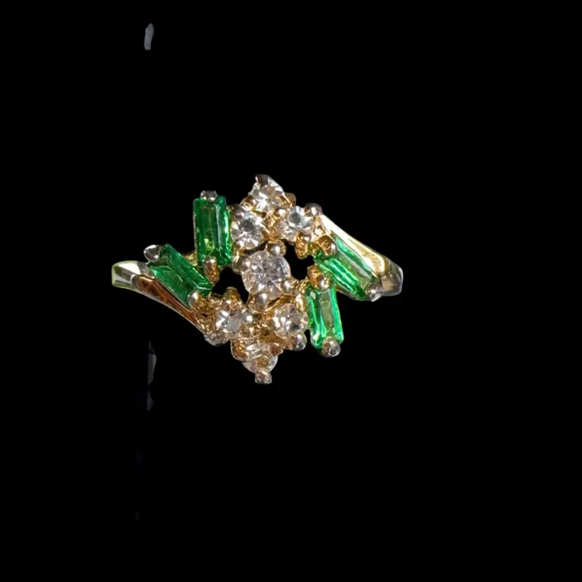 Sz 9 Green Gold Tone Cocktail Ring