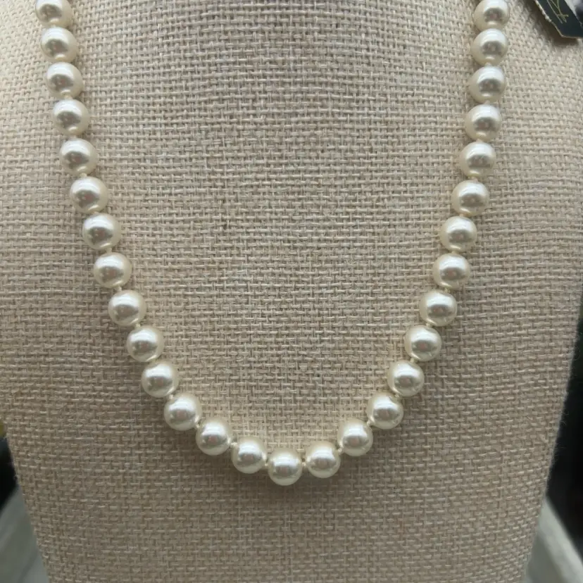 #01 Rembrandt New Old Stock 17” Knotted Glass Faux Pearl Necklace NWT Vintage Style