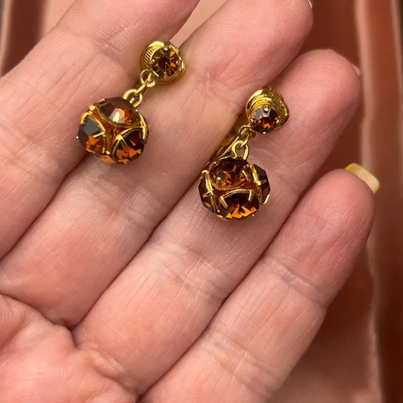 Vintage Amber Rhinestone Dangle Clip-On Earrings Gold Tone Faceted Crystal
