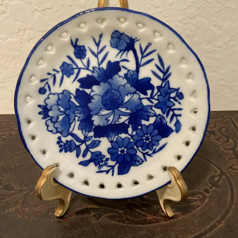 🎉4.5”D Reticulated Blue and White Decorative Ceramic Plate
