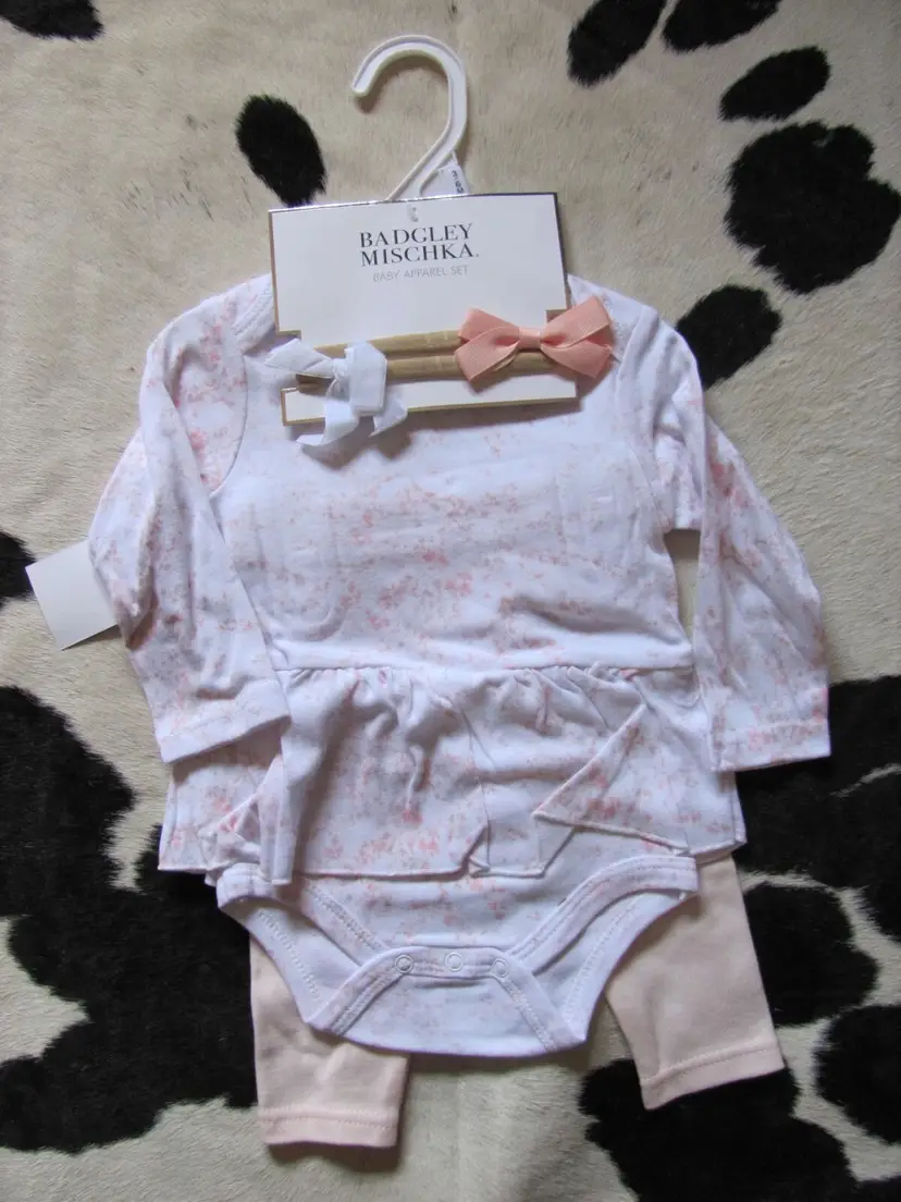 BADGLEY MISHKA BABIES 4 PIECE APPAREL SET NWT
