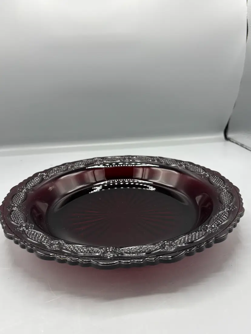 A stunning vintage Avon Cape Cod pie plate.