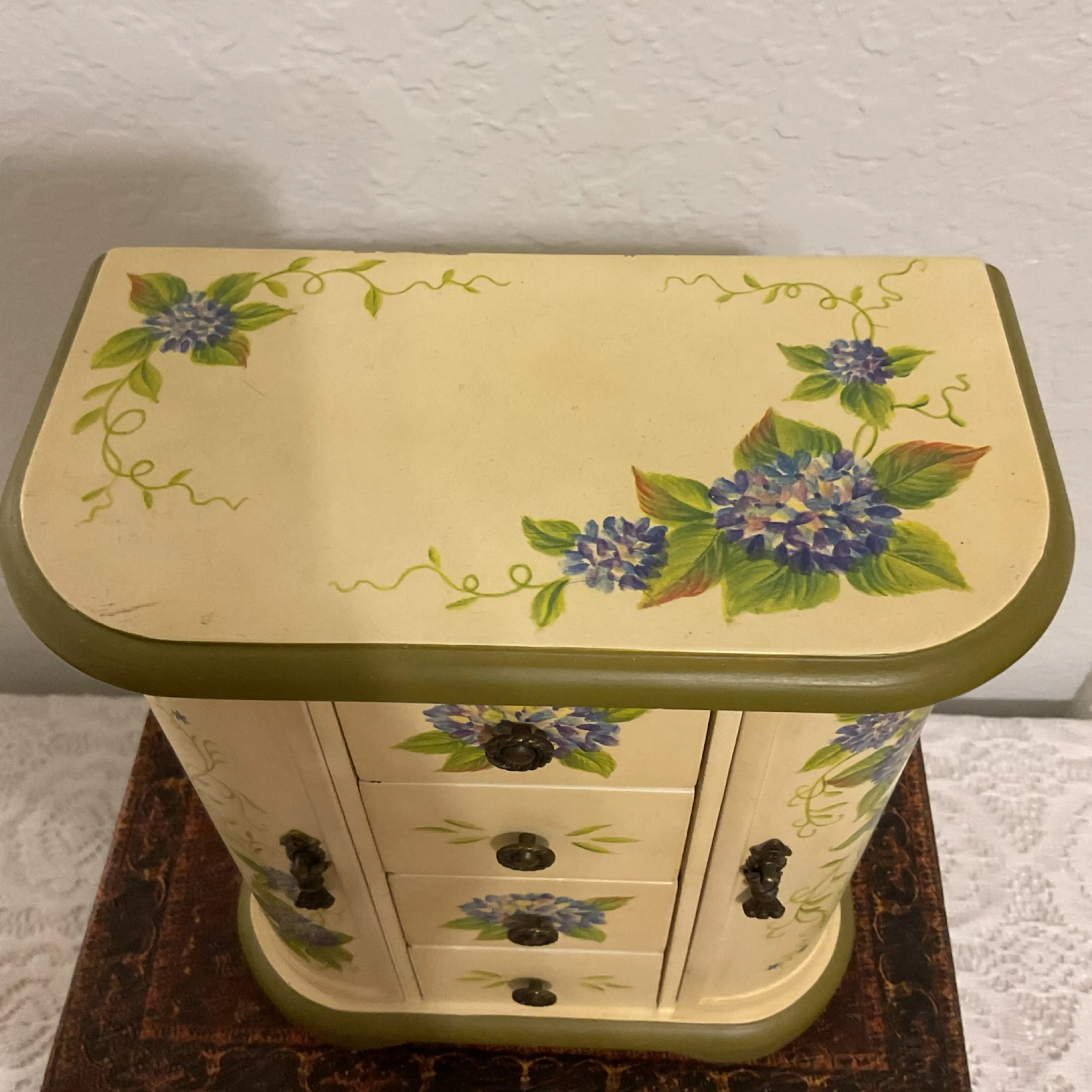 Image 1 of 4