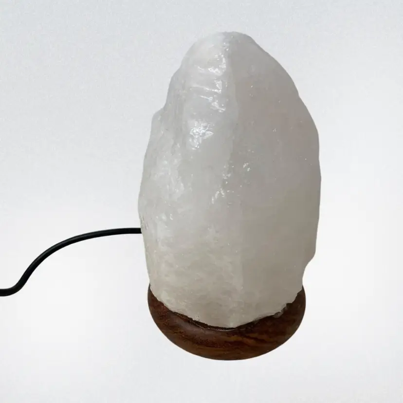 Color Changing Himalayan Salt Light! 4 1/2” Tall! USB Plug!
