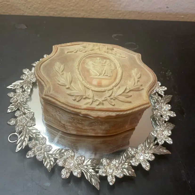 Gorgeous Incolay USA 6” Hinged Trinket Box