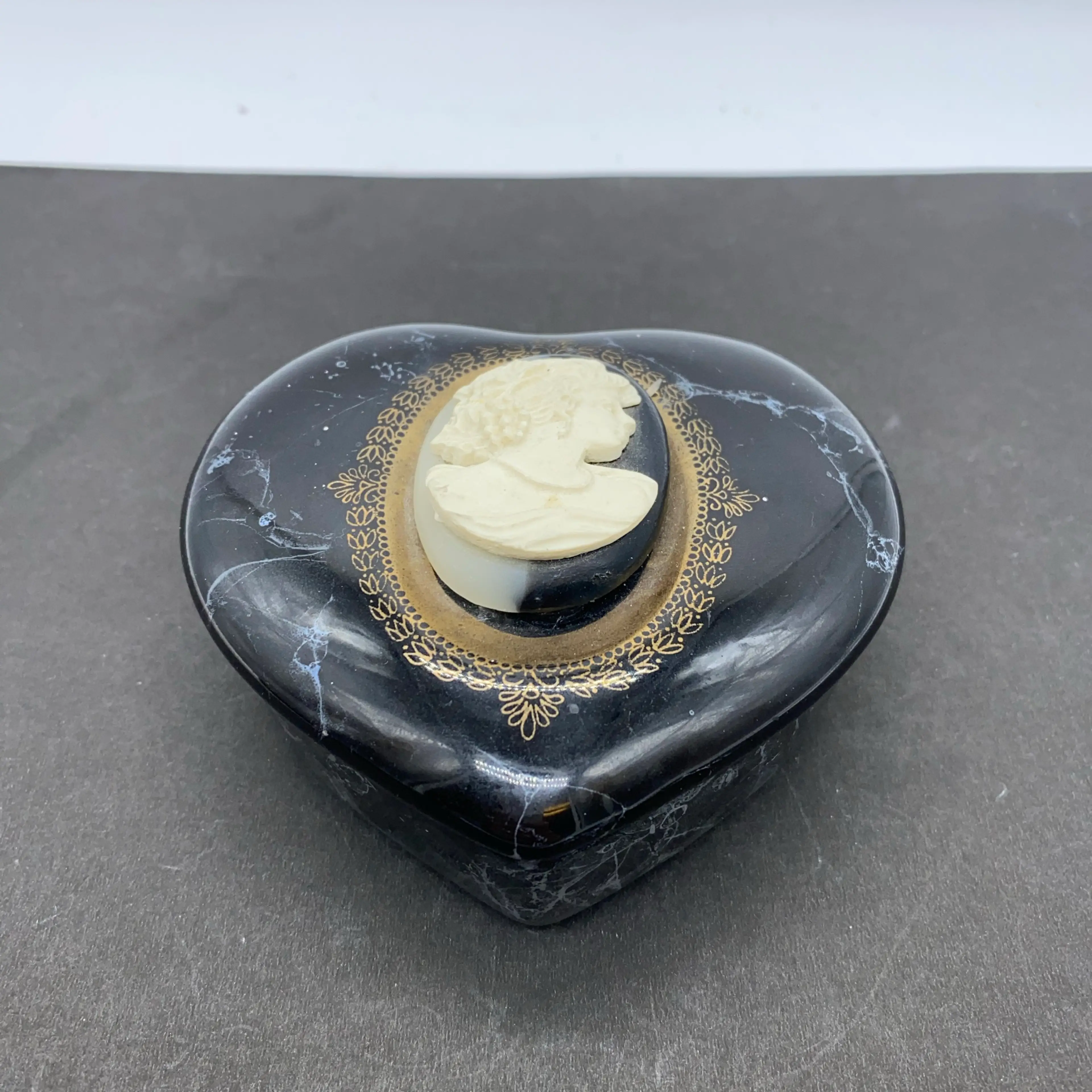 Image 2 of 6