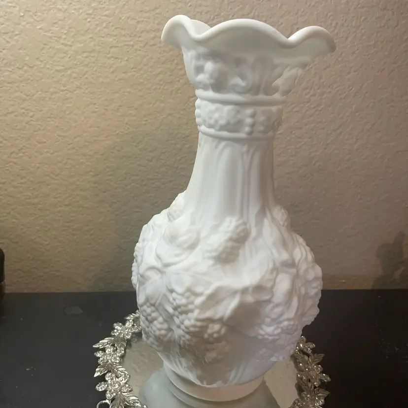 Stunning Imperial Glass Loganberry Pattern Milk Glass 10” Ruffled Vase