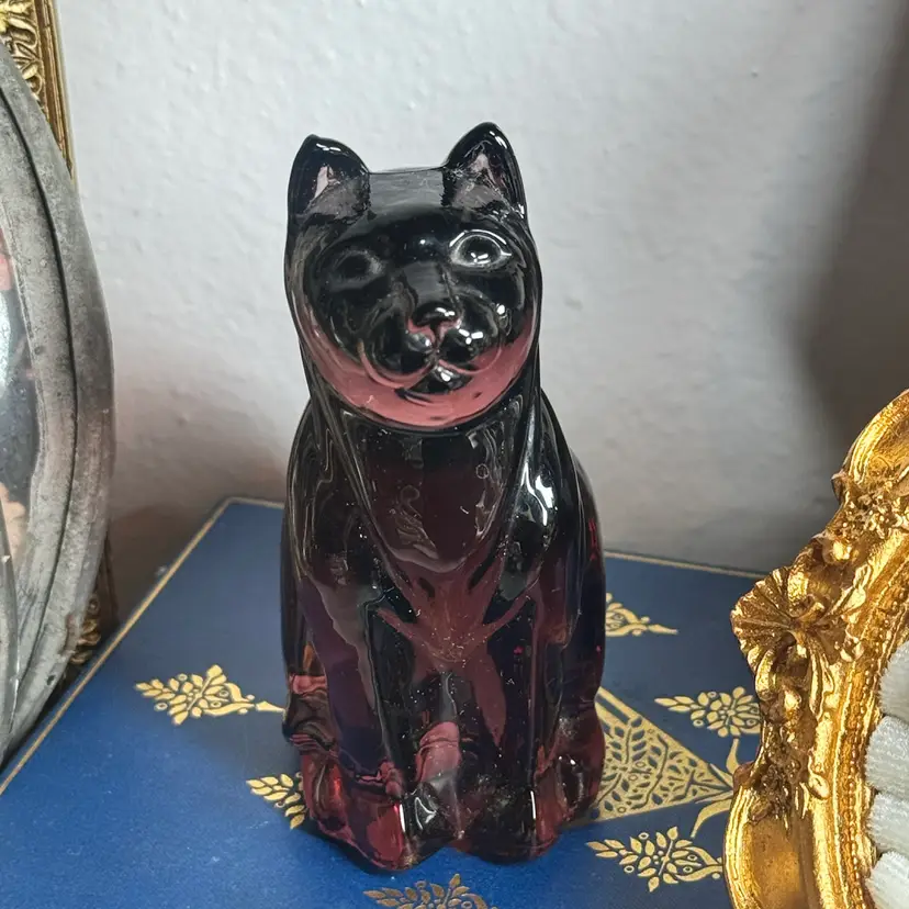 Vintage Silvestri Purple Glass Cat 4” Tall