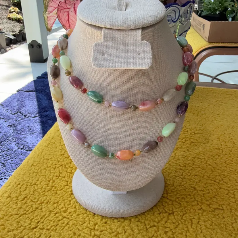 🐞Vtg Vintage Glass Faux Stone Bead Necklace: 
17” Inch single or Double Strand