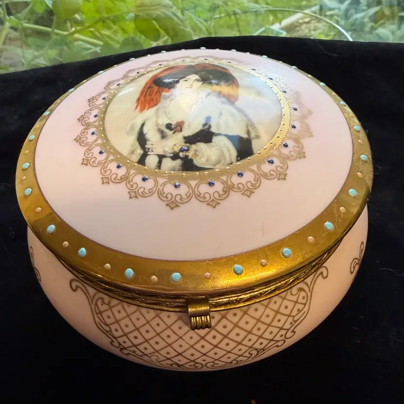 Antique Portrait Porcelain Dresser Box Hand Painted Enamel Jewel Moriage 5" READ
