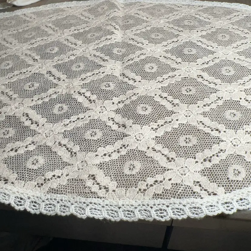 16” Oval Ivory Lace Doilie