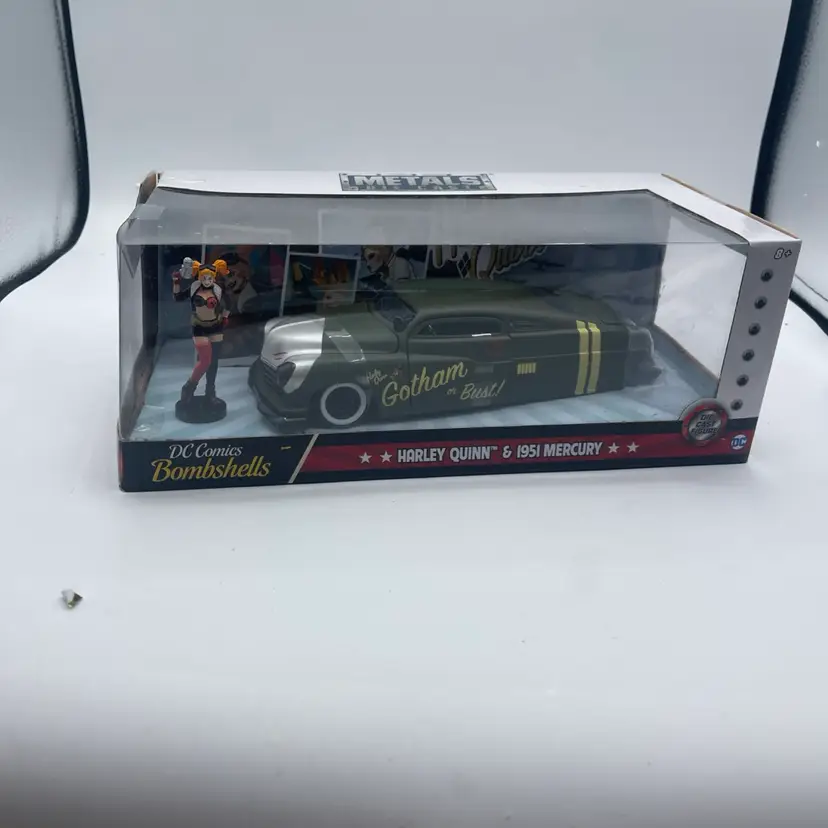 Jada Toys DC Comics Bombshells Harley Quinn & 1951 Mercury 1:24 Die-Cast