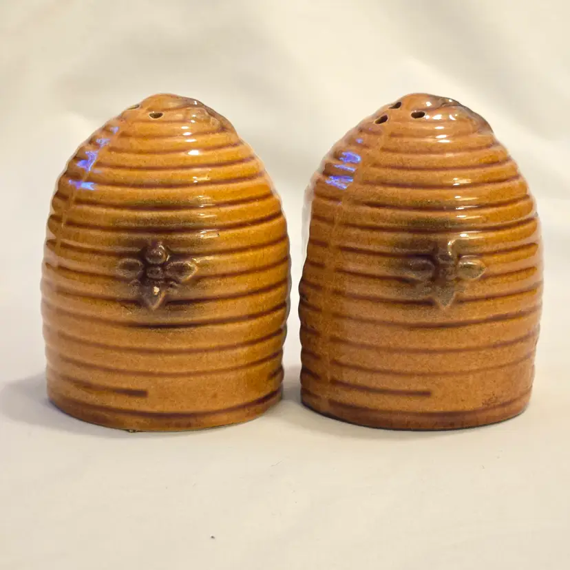 Ceramic Beehive Salt Pepper Shakers with Bees made in Japan Unbranded 3" Tall