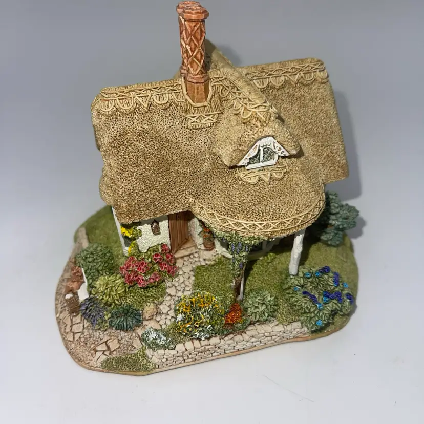 Lilliput Lane Honeypot Cottage English Coll. South 1996.